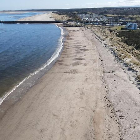 Colin Young Place Nairn Bagian luar foto