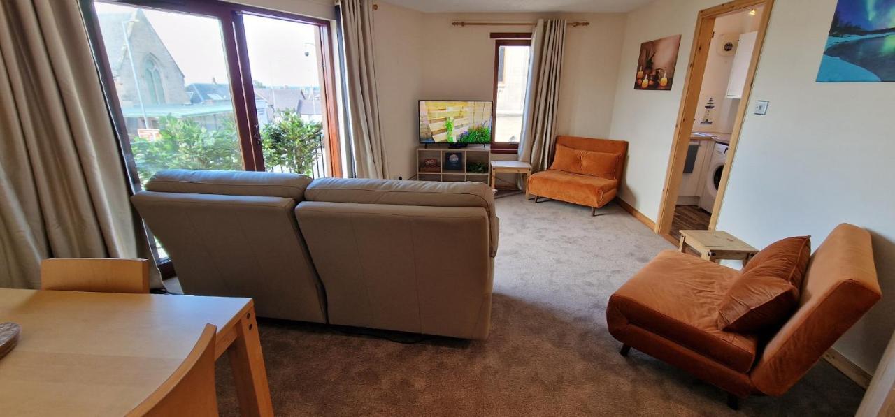 Colin Young Place Nairn Bagian luar foto