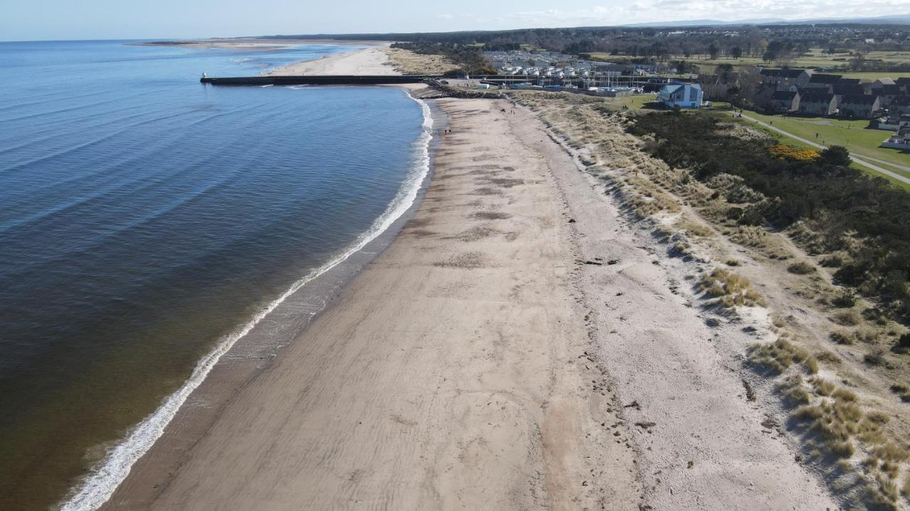 Colin Young Place Nairn Bagian luar foto