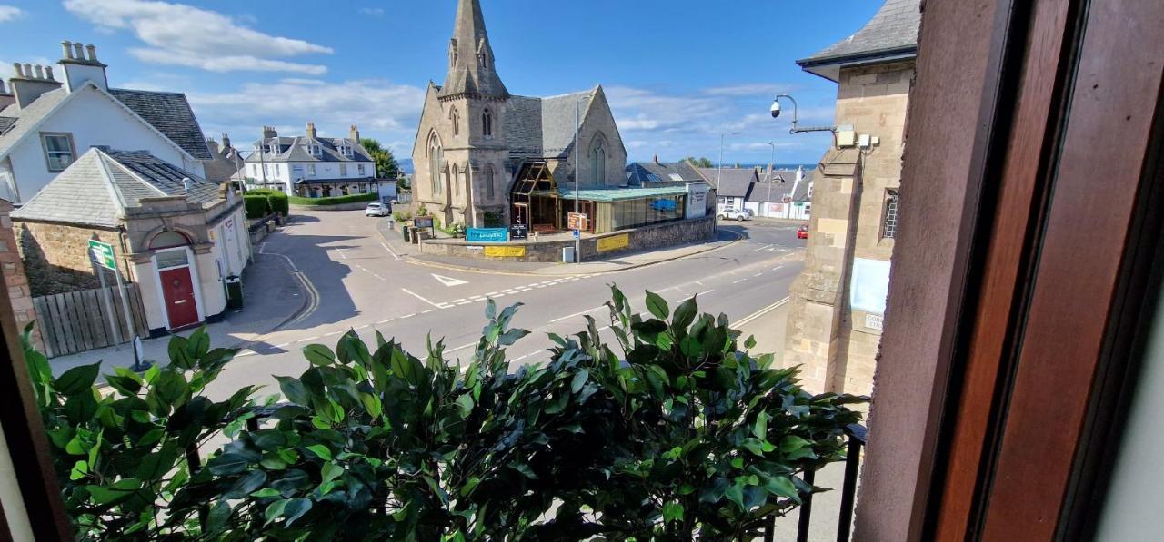 Colin Young Place Nairn Bagian luar foto